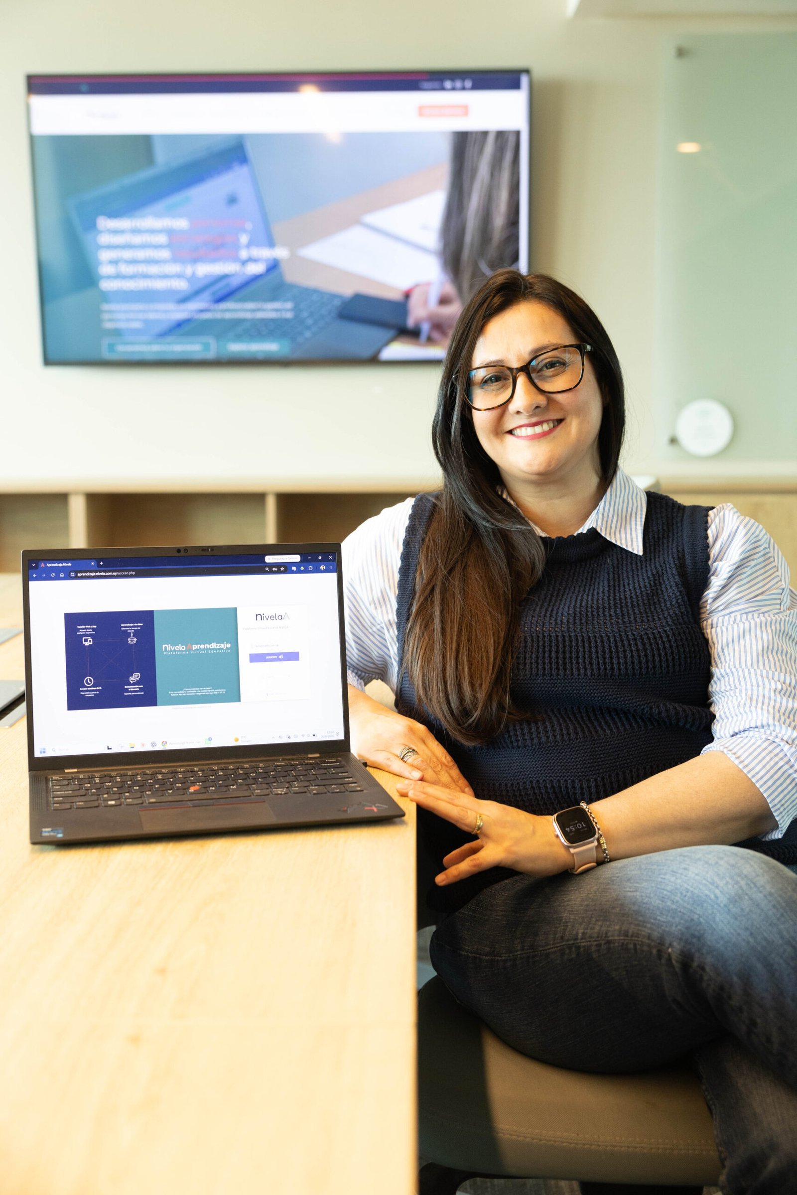 Laura Figueras, directora de Figueras Consultora, con la plataforma Aprendizaje